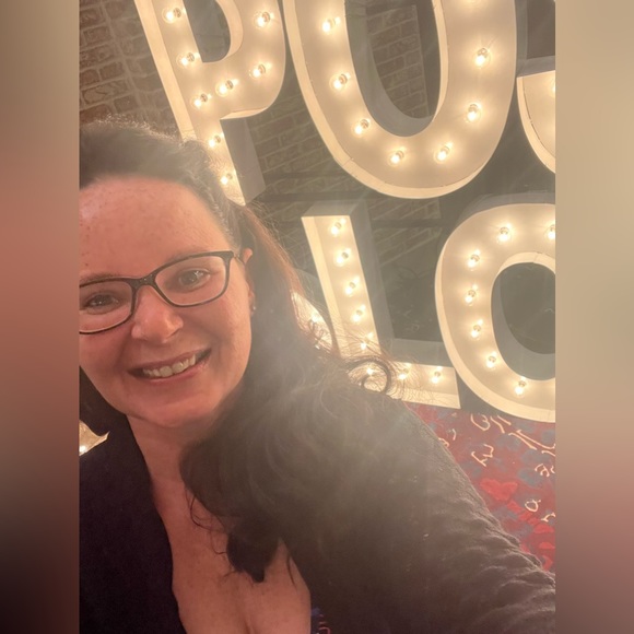 Meet your Posher, Janelle - Picture 5 of 7